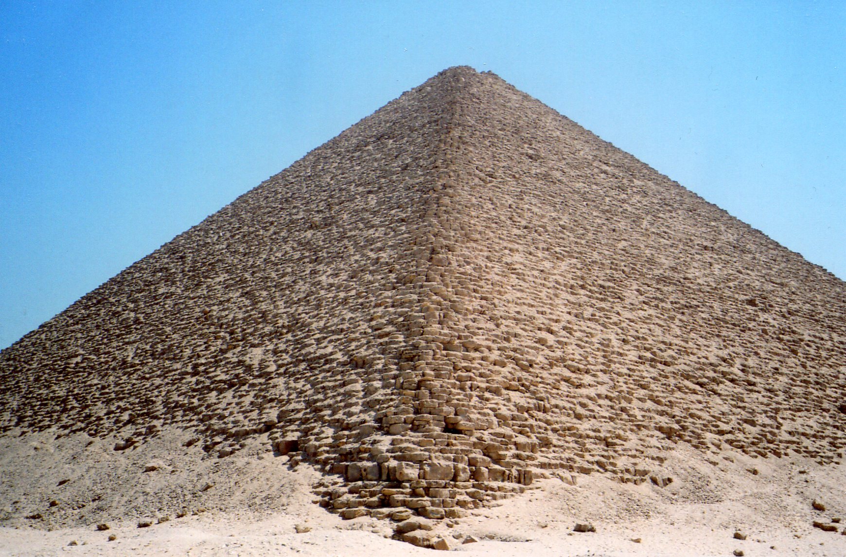 Пирамида снофру имеет 220 104 11